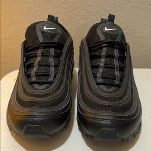 selling these nike air max 97’s. basically brand new, only wore once.